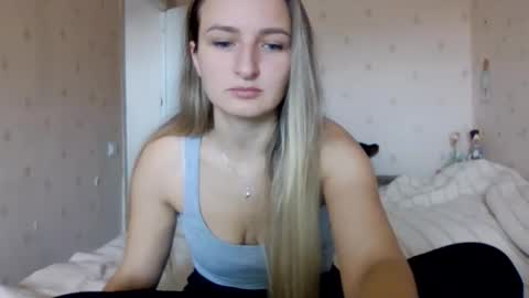 cora_fora online show from 10/22/25, 08:36