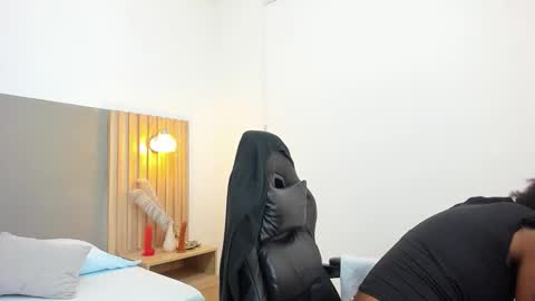 C O R A  L online show from 11/05/25, 02:22