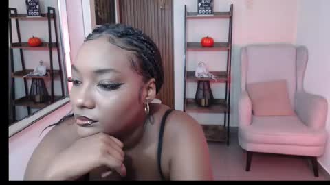 Snapshot of coral_lise chatting on 11/11/25, 11:21 Coral online show from 11/11/25, 11:21