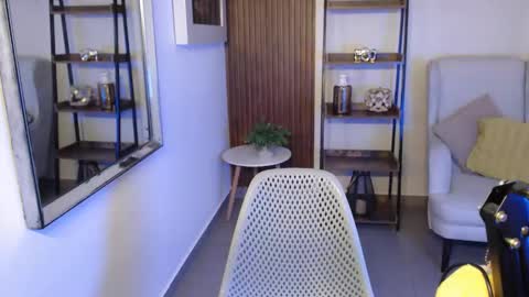 Snapshot of coral_lise chatting on 11/19/25, 11:21 Coral online show from 11/19/25, 11:21