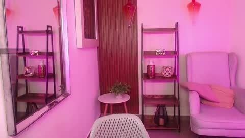 Snapshot of coral_lise chatting on 11/22/25, 11:09 Coral online show from 11/22/25, 11:09