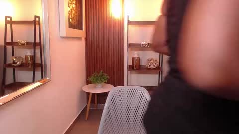 Snapshot of coral_lise chatting on 11/25/25, 10:59 Coral online show from 11/25/25, 10:59