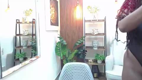 Snapshot of coral_lise chatting on 12/01/25, 11:04 Coral online show from 12/01/25, 11:04