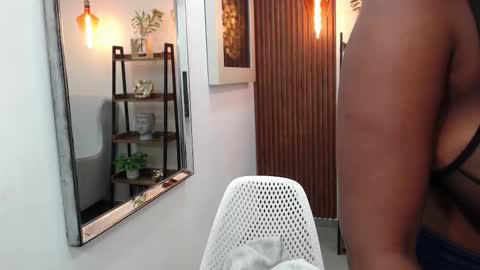 Snapshot of coral_lise chatting on 12/15/25, 11:03 Coral online show from 12/15/25, 11:03