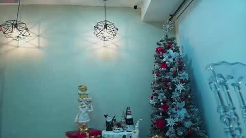 Snapshot of coral_lise chatting on 12/16/25, 11:04 Coral online show from 12/16/25, 11:04