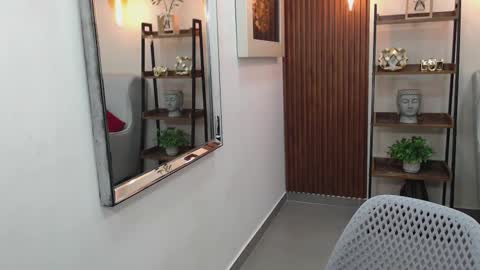 Snapshot of coral_lise chatting on 12/17/25, 11:05 Coral online show from 12/17/25, 11:05