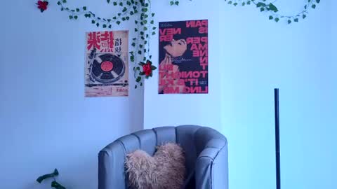Coralie Bronson online show from 07/28/26, 06:42