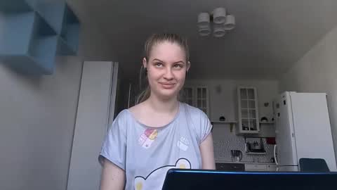 Snapshot of coraliehemmeter chatting on 10/19/25, 10:16 Emma online show from 10/19/25, 10:16