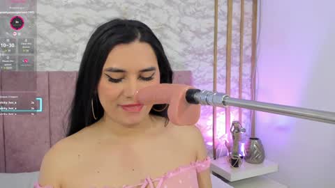 coraline hot18 online show from 02/05/25, 01:44