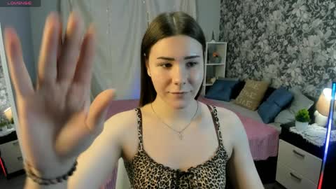 Snapshot of coraline_kitty chatting on 03/29/26, 08:36 Coraline online show from 03/29/26, 08:36