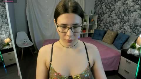 Snapshot of coraline_kitty chatting on 04/06/26, 01:01 Coraline online show from 04/06/26, 01:01