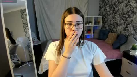 Snapshot of coraline_kitty chatting on 05/03/26, 06:25 Coraline online show from 05/03/26, 06:25