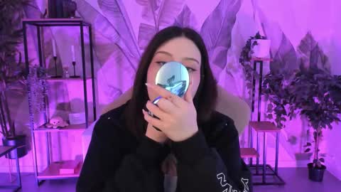 little girl who is always right or Coraline online show from 09/12/25, 07:52
