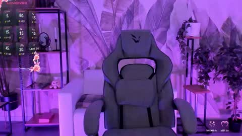 Snapshot of coralinekeyns chatting on 09/30/25, 05:56 little girl who is always right or Coraline online show from 09/30/25, 05:56