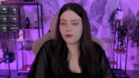 Snapshot of coralinekeyns chatting on 10/17/25, 06:16 little girl who is always right or Coraline online show from 10/17/25, 06:16