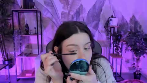 Snapshot of coralinekeyns chatting on 10/21/25, 05:19 little girl who is always right or Coraline online show from 10/21/25, 05:19