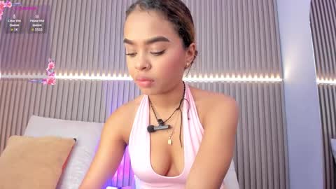 coralineross_ online show from 09/12/25, 10:59