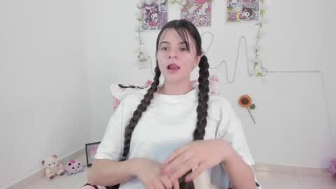 Snapshot of coralinexxx07 chatting on 07/14/26, 10:15 Coraline uwu Bienvenidos al dulce mundo de Coraline Hola amores soy Coraline Una chica tierna juguetona online show from 07/14/26, 10:15