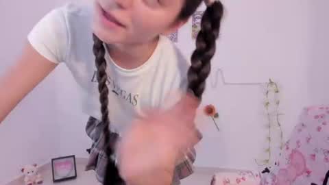 Snapshot of coralinexxx07 chatting on 07/16/26, 10:16 Coraline uwu Bienvenidos al dulce mundo de Coraline Hola amores soy Coraline Una chica tierna juguetona online show from 07/16/26, 10:16