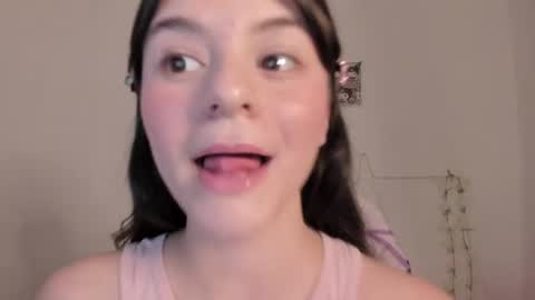 Snapshot of coralinexxx07 chatting on 07/28/26, 11:58 Coraline uwu Bienvenidos al dulce mundo de Coraline Hola amores soy Coraline Una chica tierna juguetona online show from 07/28/26, 11:58