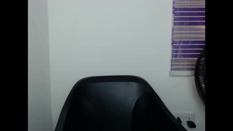 Snapshot of cornxcunt chatting on 10/13/25, 10:15 cornxcunt online show from 10/13/25, 10:15