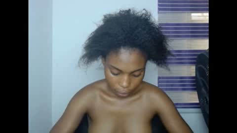 Snapshot of cornxcunt chatting on 10/19/25, 04:18 cornxcunt online show from 10/19/25, 04:18