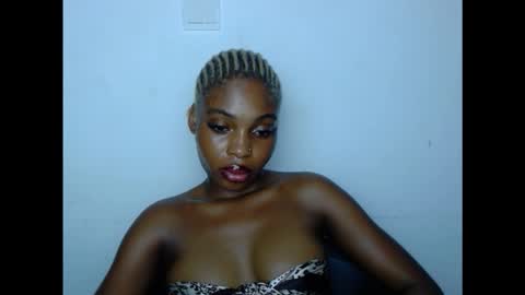 Snapshot of cornxcunt chatting on 11/16/25, 02:06 cornxcunt online show from 11/16/25, 02:06