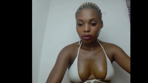Snapshot of cornxcunt chatting on 12/15/25, 03:27 cornxcunt online show from 12/15/25, 03:27