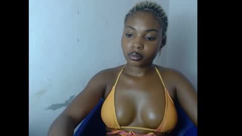Snapshot of cornxcunt chatting on 12/18/25, 04:24 cornxcunt online show from 12/18/25, 04:24