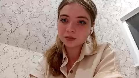 Nikole online show from 09/10/25, 05:24