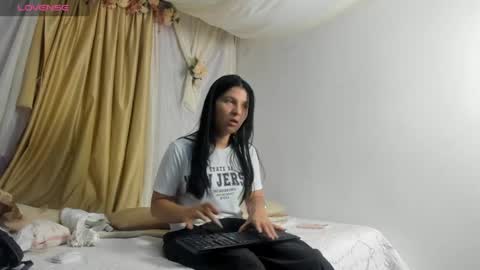 Snapshot of cositarika__ chatting on 06/05/26, 01:28 Lunita online show from 06/05/26, 01:28