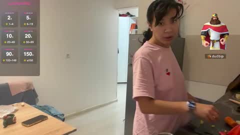 Snapshot of cosmo_pussy chatting on 11/18/25, 04:11 Lina online show from 11/18/25, 04:11