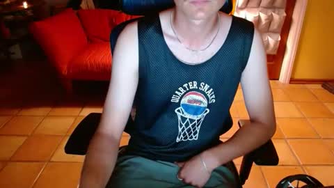 Snapshot of couldbesleeping chatting on 11/04/25, 02:32 couldbe online show from 11/04/25, 02:32