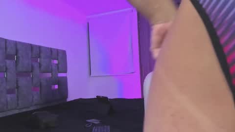 Snapshot of couple69hott chatting on 12/15/25, 04:06 Tommy online show from 12/15/25, 04:06