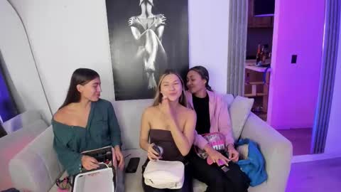 couple_funnyy online show from 11/22/25, 03:05