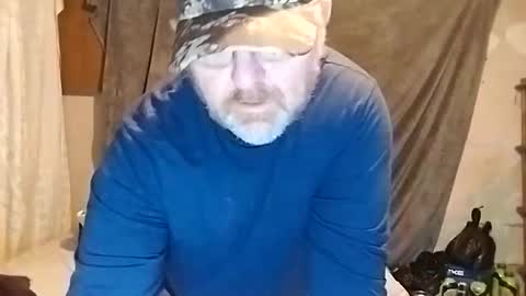 Snapshot of couple_pleaser1 chatting on 03/09/25, 04:11 Ieathairytacos online show from 03/09/25, 04:11