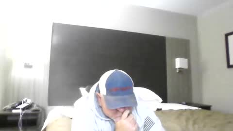 Snapshot of couple_pleaser1 chatting on 09/29/25, 11:09 Ieathairytacos online show from 09/29/25, 11:09