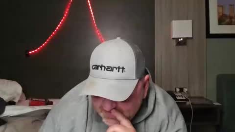 Snapshot of couple_pleaser1 chatting on 12/17/25, 11:00 Ieathairytacos online show from 12/17/25, 11:00