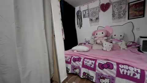 MIA LIZ AND SAM online show from 06/21/26, 01:19