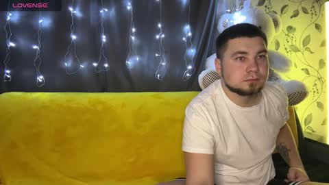 Snapshot of coupleinspire chatting on 11/20/25, 09:14 Emily Ryan online show from 11/20/25, 09:14