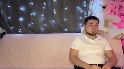 Snapshot of coupleinspire chatting on 12/04/25, 08:39 Emily Ryan online show from 12/04/25, 08:39