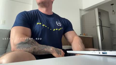 Snapshot of couplemuscle40 chatting on 09/30/25, 11:48 couplemuscle40 online show from 09/30/25, 11:48