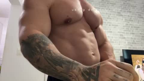 couplemuscle40 online show from 06/17/26, 07:26