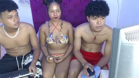 ANDRES SOFHIA Y CAMILO online show from 09/12/25, 03:28