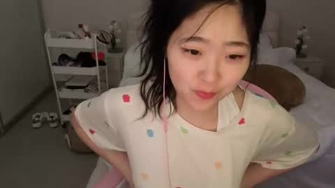 Snapshot of cozykorean chatting on 05/18/26, 01:24 cozykorean online show from 05/18/26, 01:24