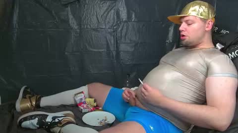 Snapshot of cravingboy chatting on 11/13/25, 09:36 robin online show from 11/13/25, 09:36