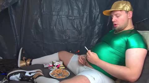 Snapshot of cravingboy chatting on 11/15/25, 10:56 robin online show from 11/15/25, 10:56