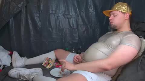 Snapshot of cravingboy chatting on 11/16/25, 01:28 robin online show from 11/16/25, 01:28