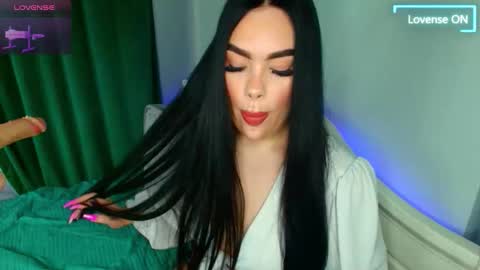 Snapshot of crazy__berry chatting on 10/18/25, 06:48 Eva online show from 10/18/25, 06:48