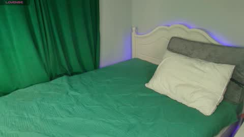 Snapshot of crazy__berry chatting on 10/19/25, 07:20 Eva online show from 10/19/25, 07:20